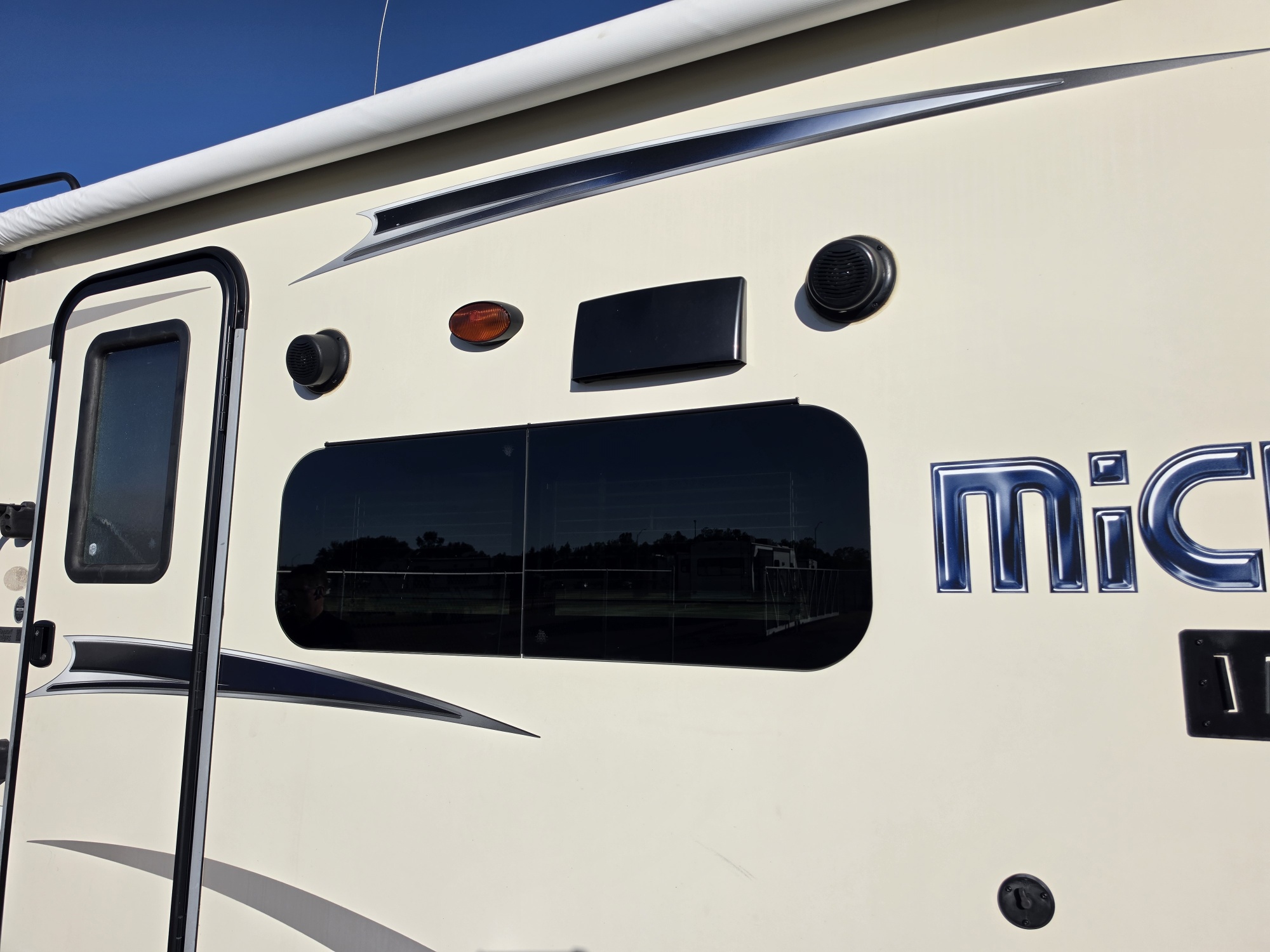 2017 FLAGSTAFF MICROLITE 21FBRS - Image 5