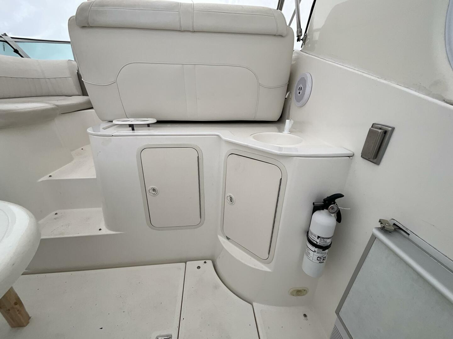 2002 Cruisers 35 Express - Image 9