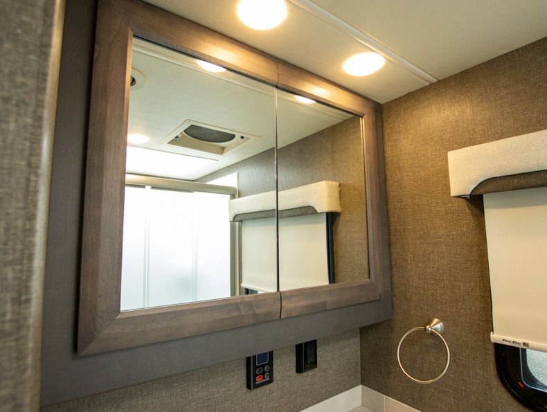 2022 Thor Motor Coach Palazzo 37.4 - Image 20