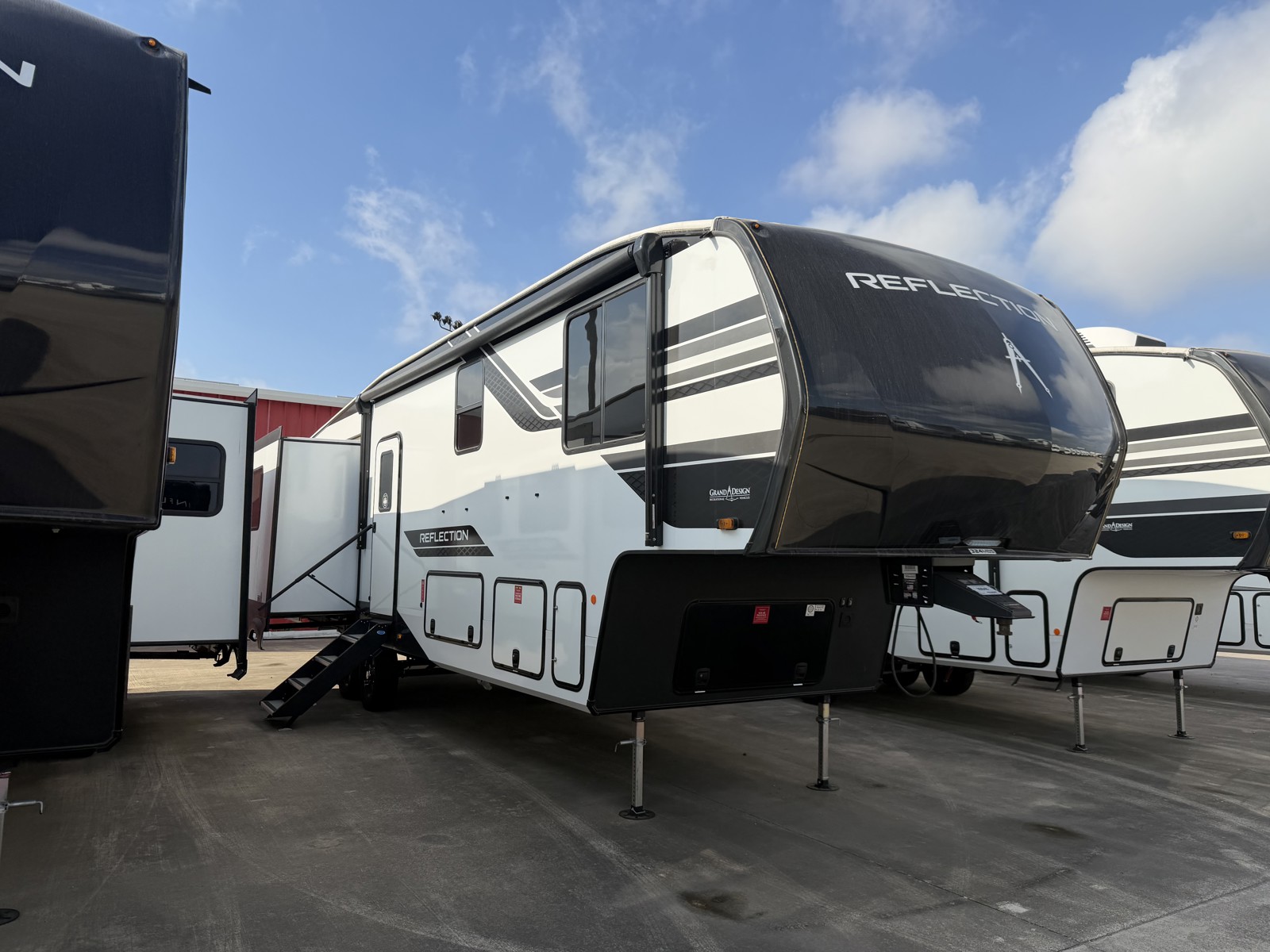 2026 GRAND DESIGN 324MBS - Image 1