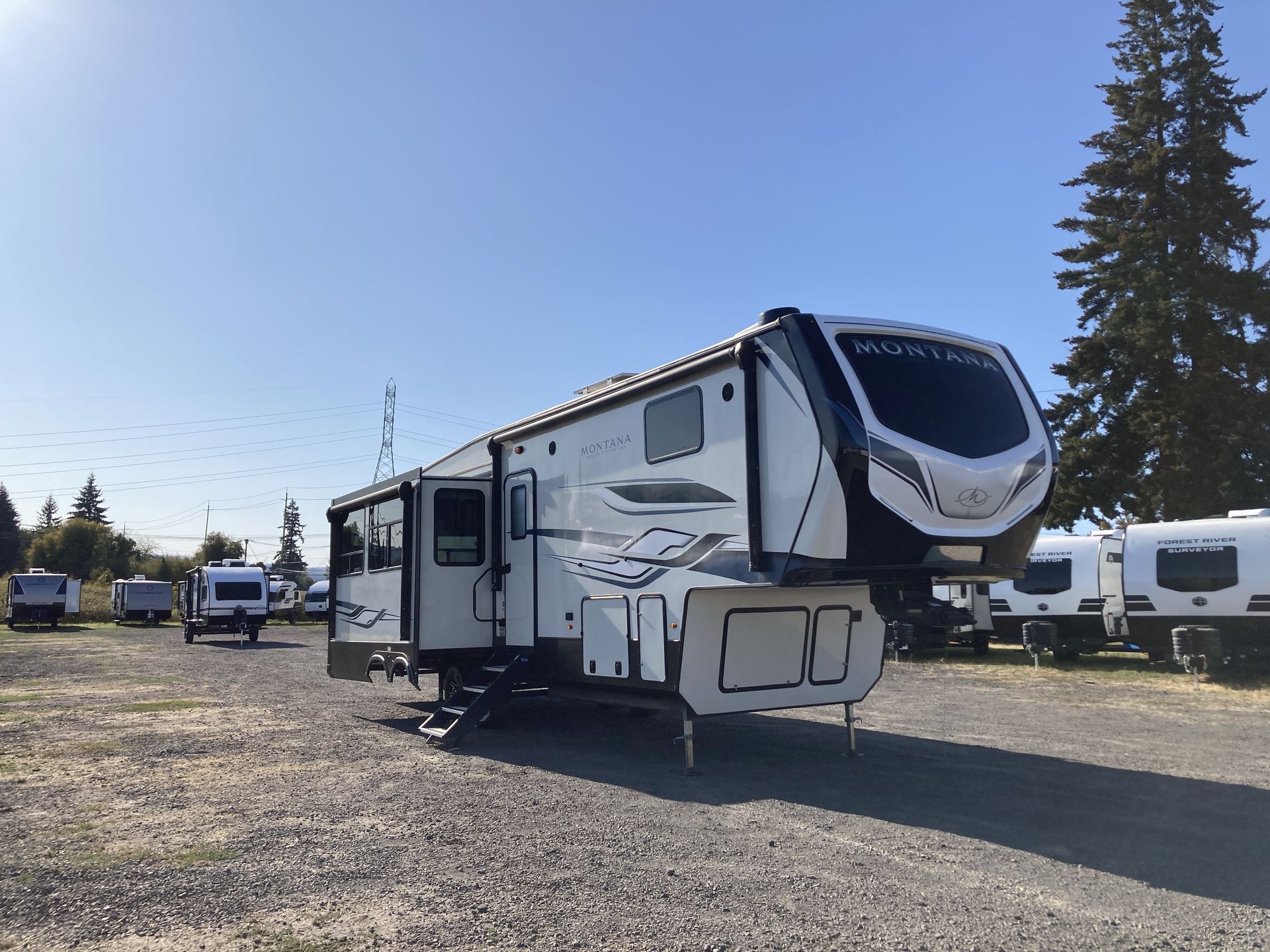 2022 Keystone Montana High Country 295RL - Image 5