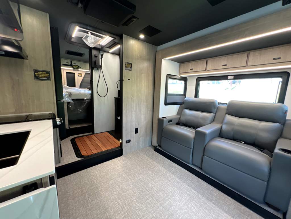 2026 Grand Design Lineage Series M 25TK - Image 6