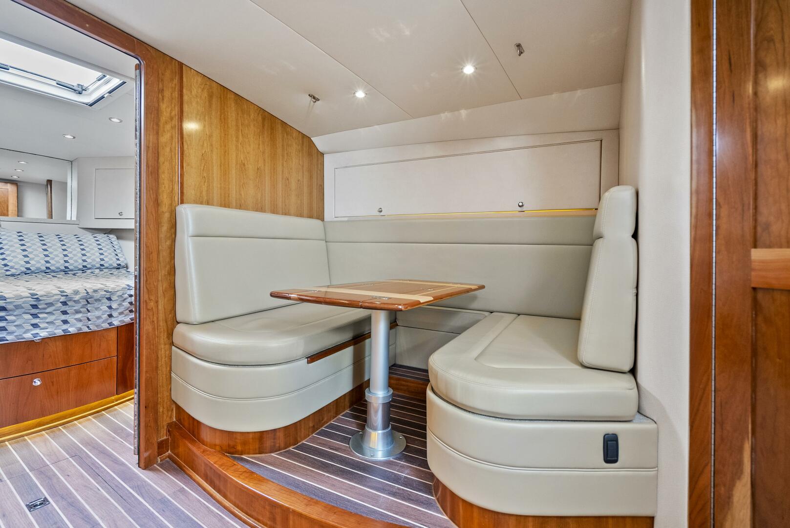 2018 Albemarle 41 Express - Image 22