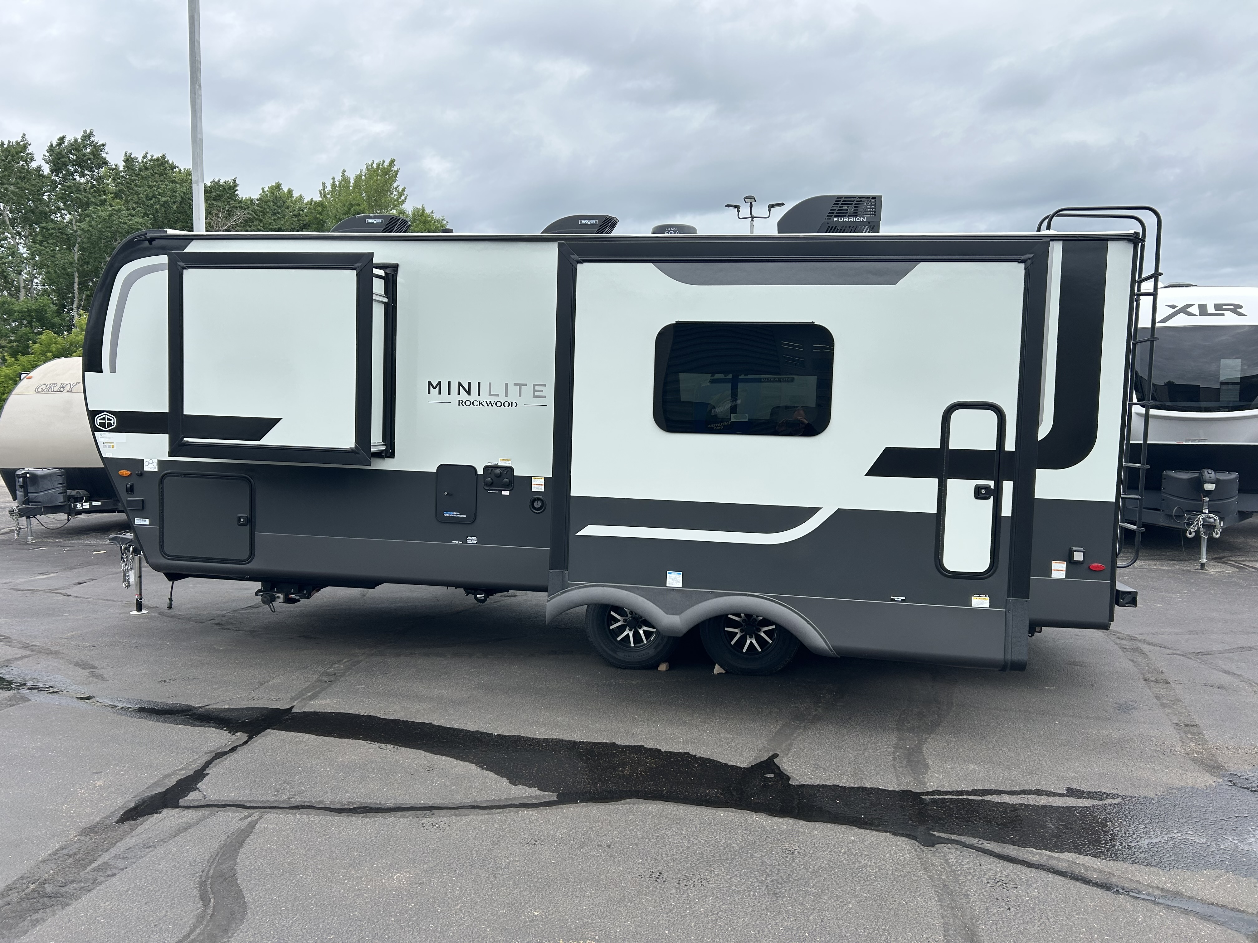 2027 Forest River Rockwood Mini Lite 2515S - Image 4