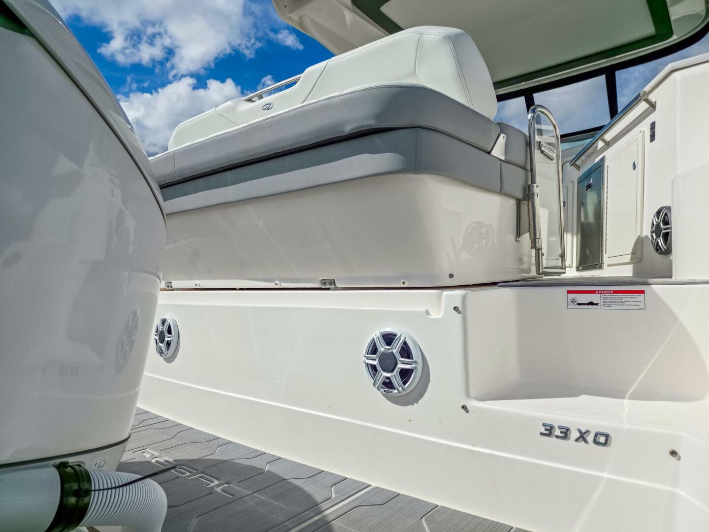 2026 Regal 33 XO Base - Image 15