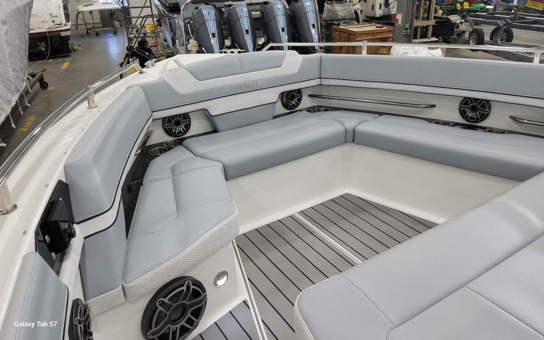 2024 Formula 430 Super Sport Crossover - Image 30
