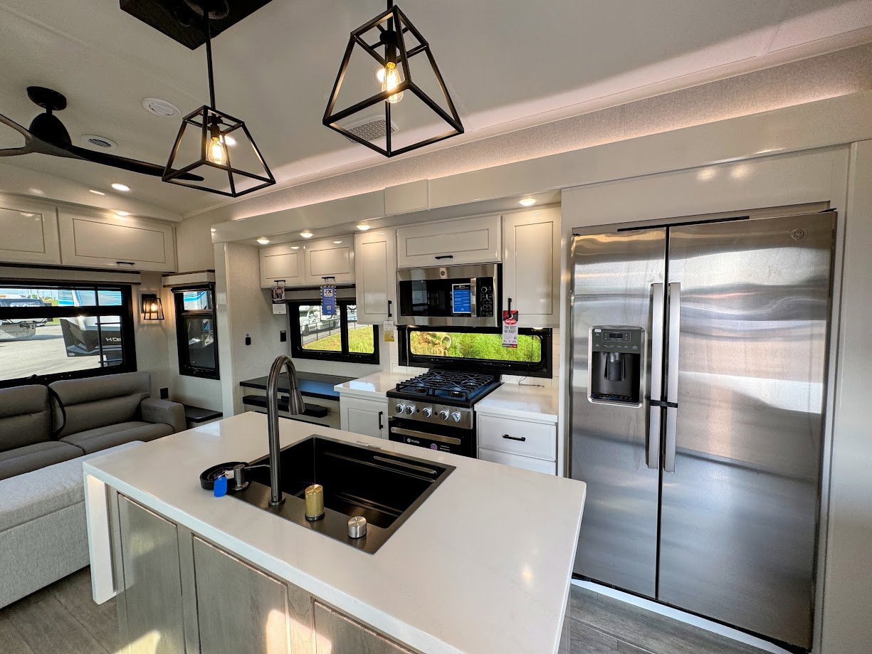 2026 JAYCO PINNACLE 32RLTS - Image 7