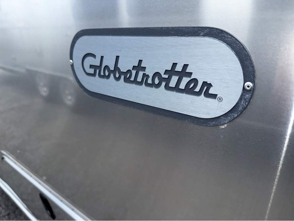 2024 AIRSTREAM GLOBETROTTER 27FB TWIN - Image 10