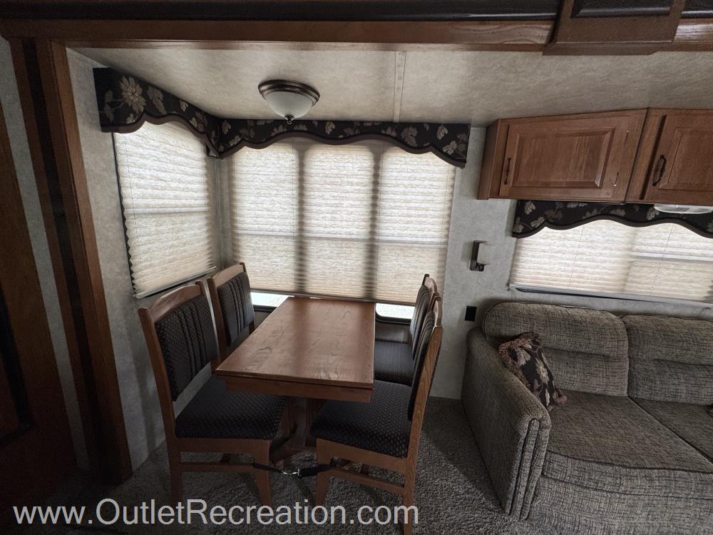 2014 Keystone Montana Mountaineer 295RKD - Image 12
