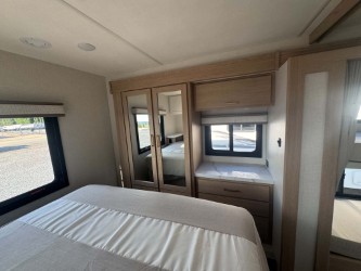 2027 THOR MOTOR COACH MAGNITUDE GA31 - Image 13