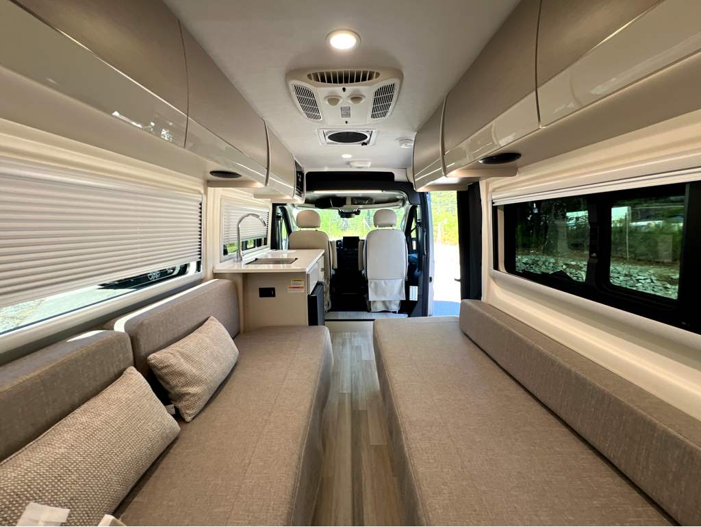 2027 THOR MOTOR COACH SEQUENCE 20L - Image 21