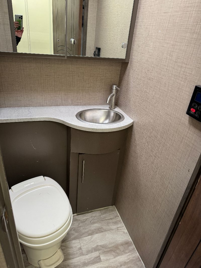 2019 Thor Motor Coach Compass 24SX - Image 15
