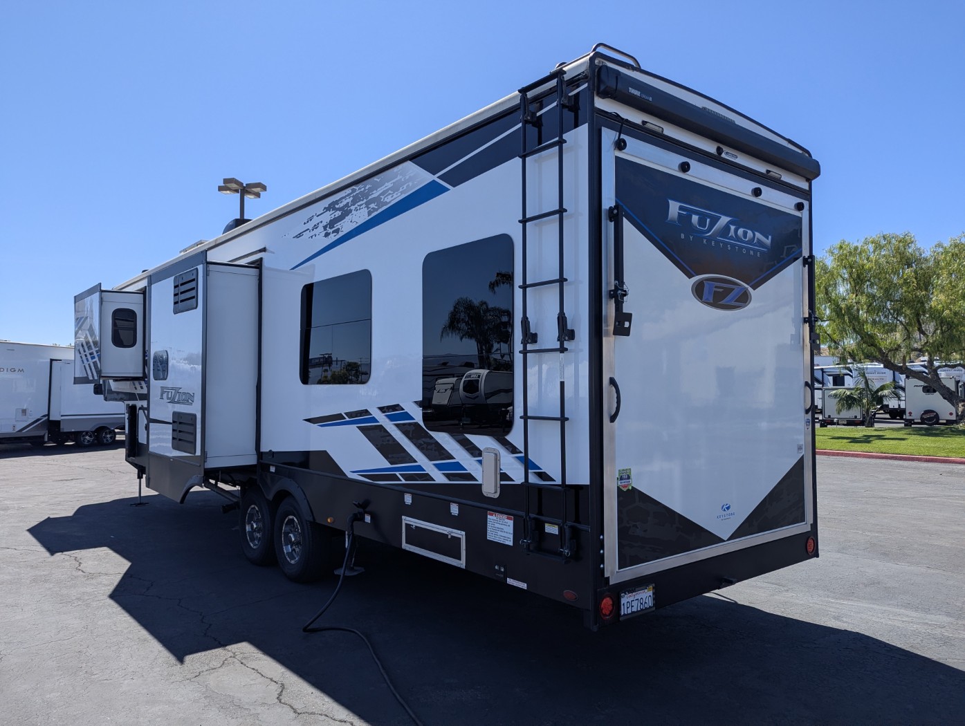 2023 Keystone Fuzion 357 - Image 3