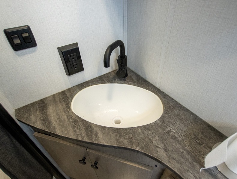 2025 Forest River Sunseeker 2400BDS - Image 15