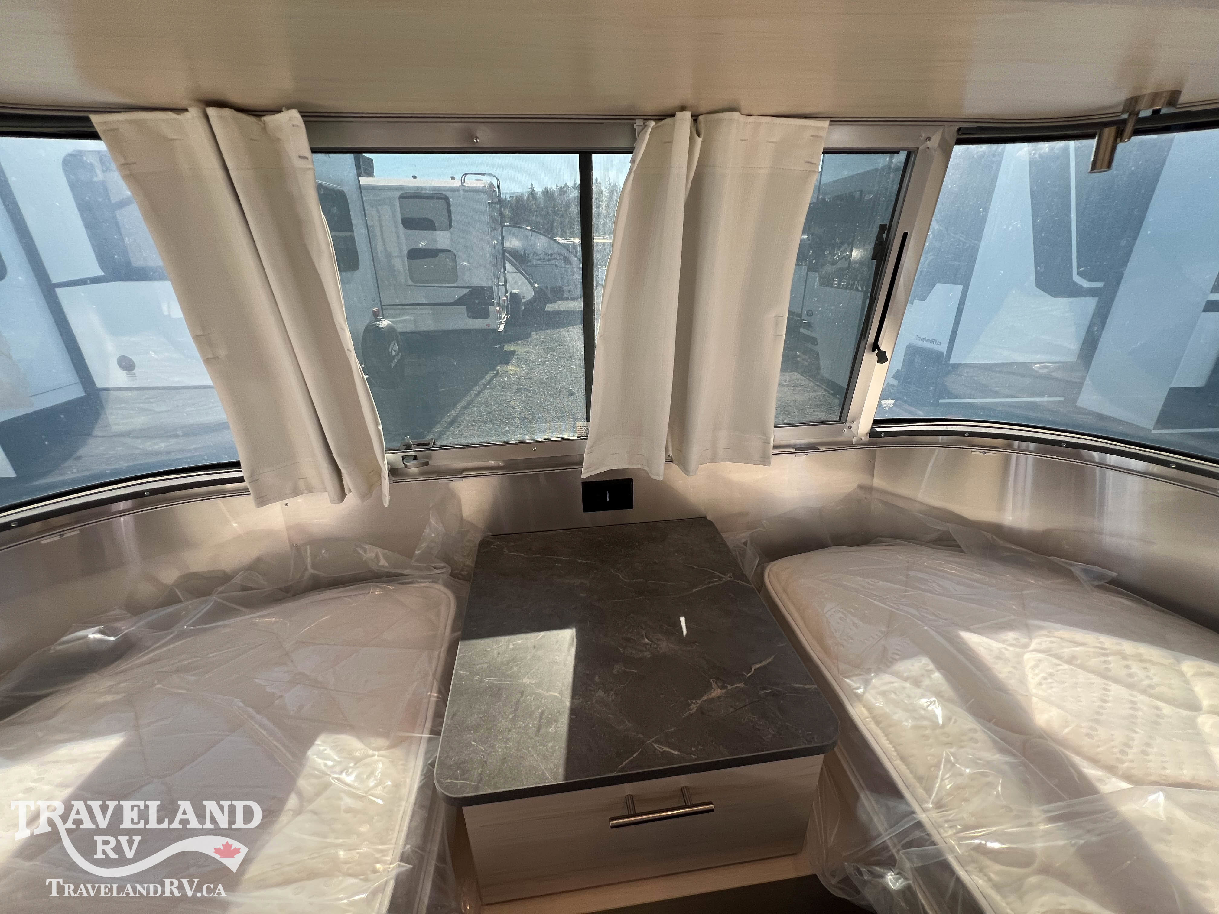 2026 Airstream Flying Cloud 25FB - Image 19