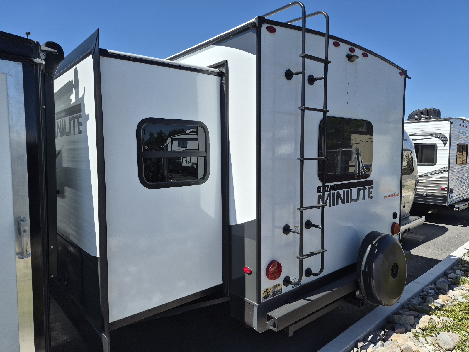 2025 Forest River Rockwood Mini Lite 2516S - Image 3