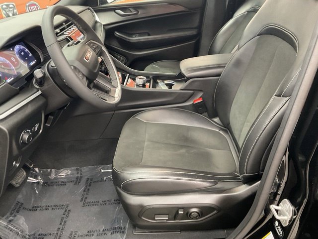 2025 Jeep Grand Cherokee L Altitude X 4X4 - Image 13