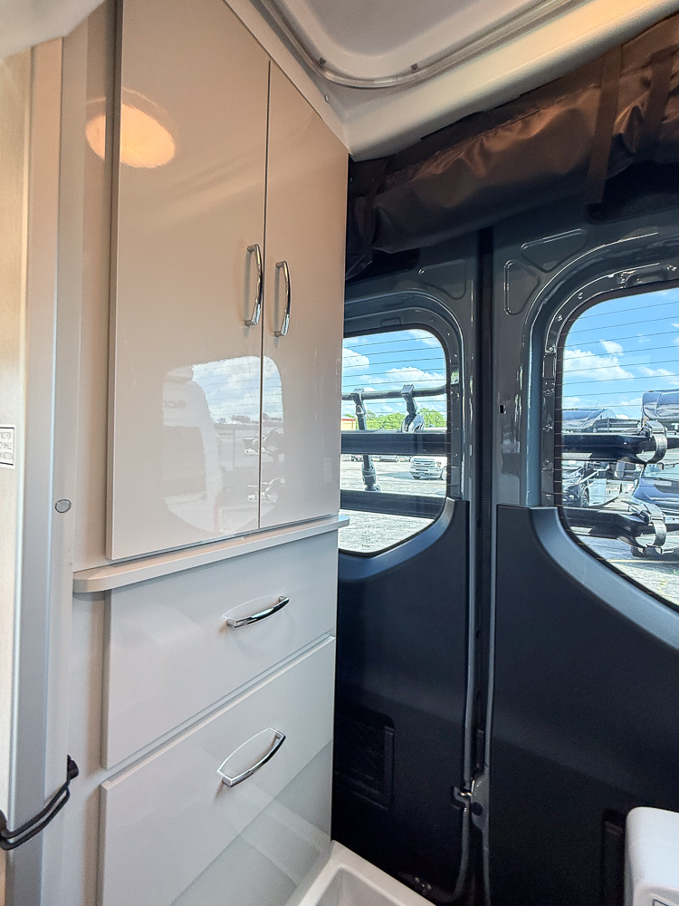 2025 THOR MOTORCOACH 19A - Image 33