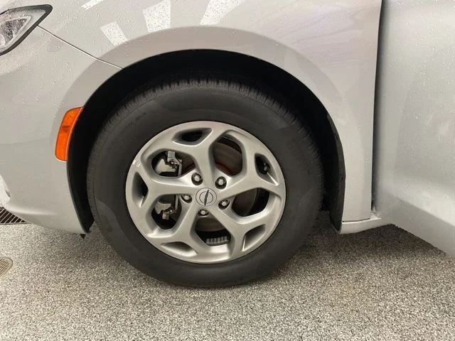 2024 Chrysler Pacifica Wagon 4D Limited - Image 19
