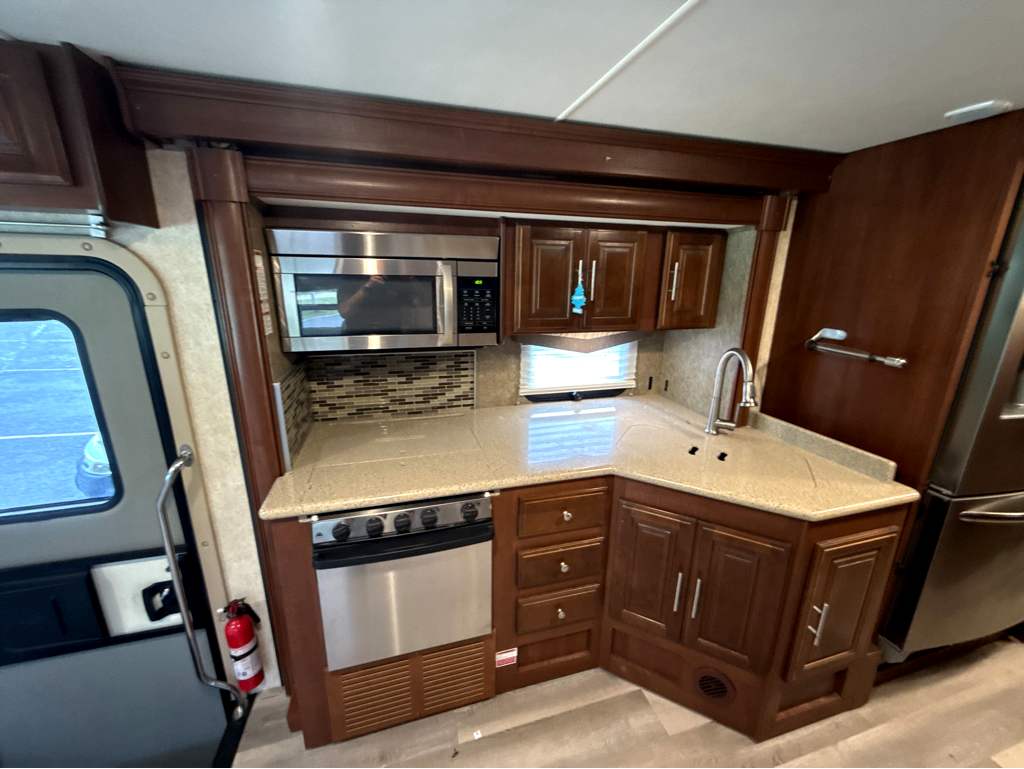 2016 FOREST RIVER GEORGETOWN 328TS - Image 16