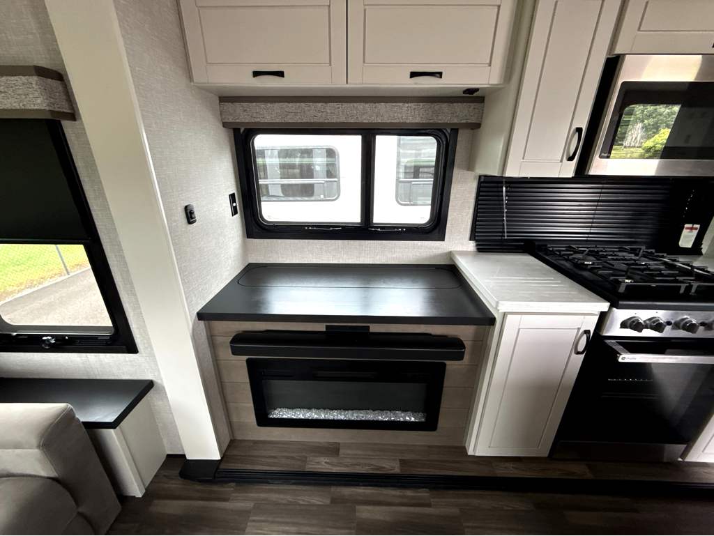2025 JAYCO NORTH POINT 310RLTS - Image 13