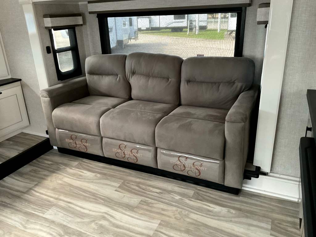 2025 JAYCO PINNACLE 38 FLGS - Image 27
