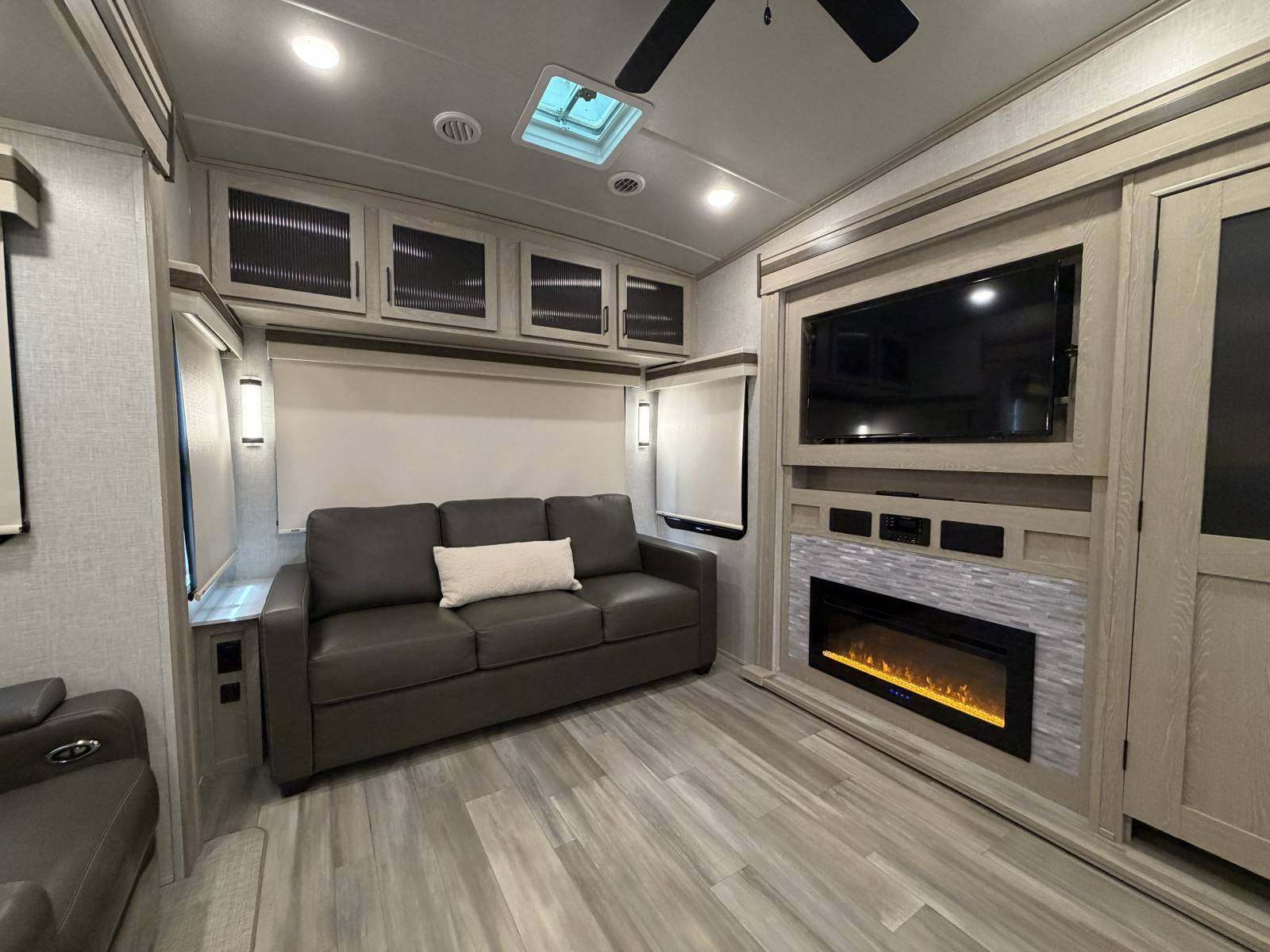 2022 Forest River Rockwood Ultra Lite 2883WS - Image 7
