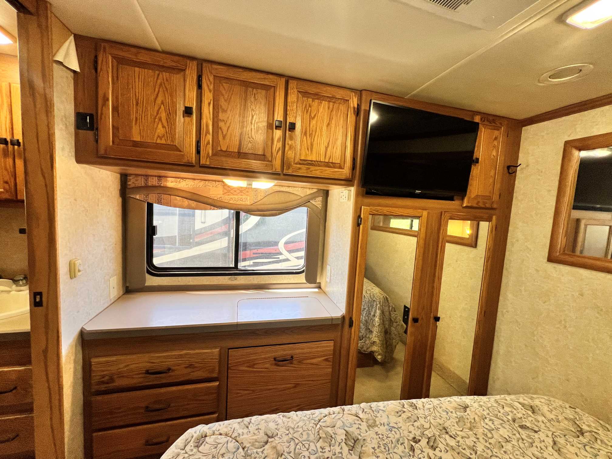 2005 Tiffin Allegro Bay 34XB - Image 30