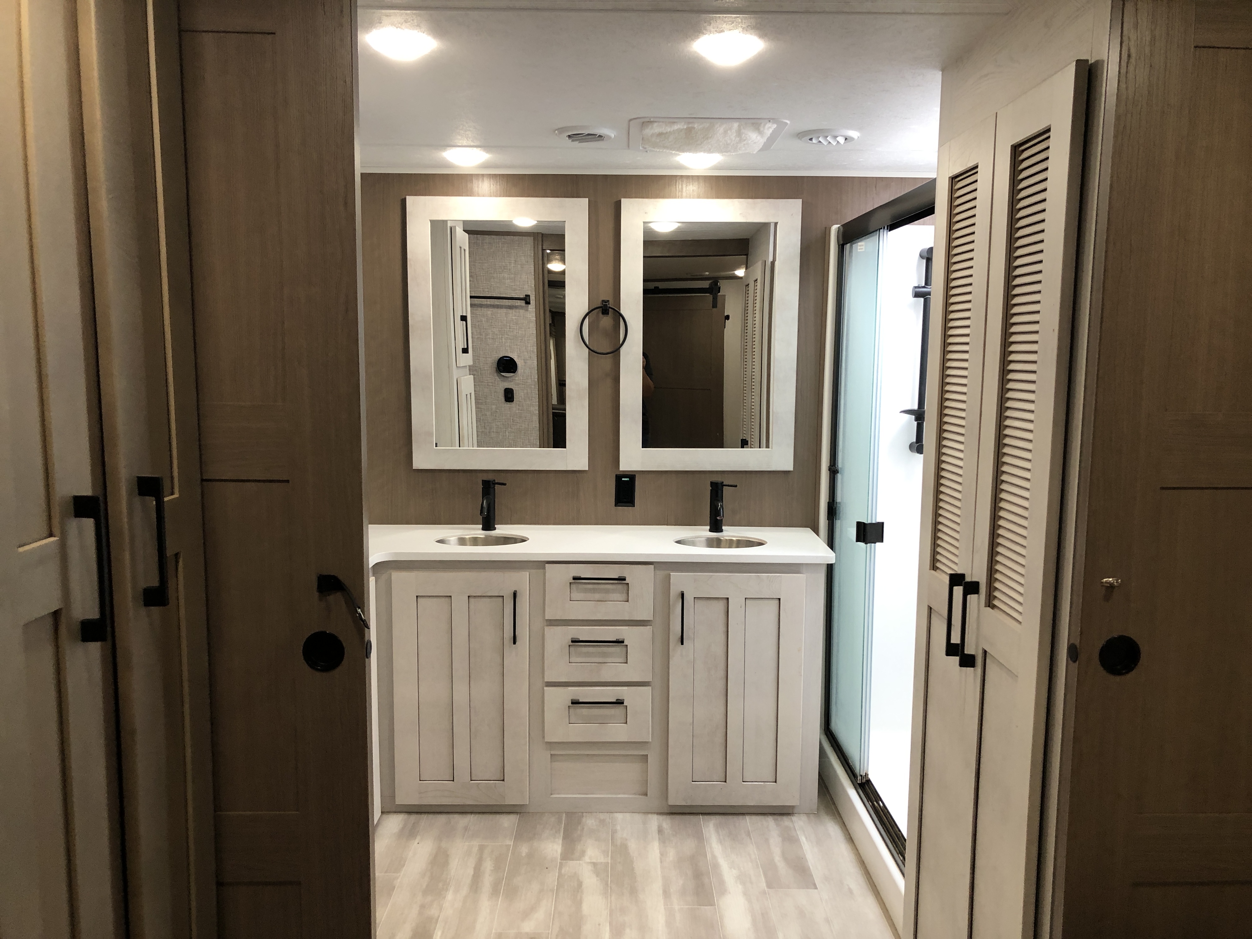 2024 KZ RV Durango Gold G386FLF - Image 29