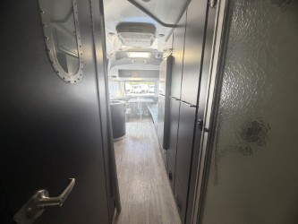 2012 AIRSTREAM INTERNATIONAL 27FBQ - Image 21