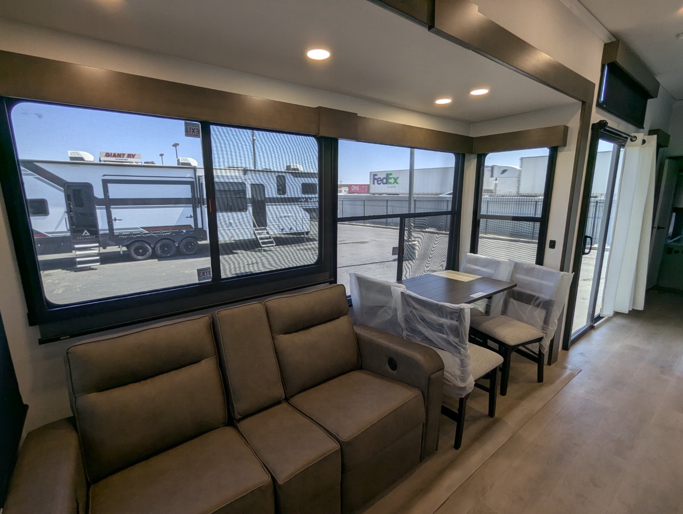 2027 Alliance RV Benchmark 42LFT - Image 28