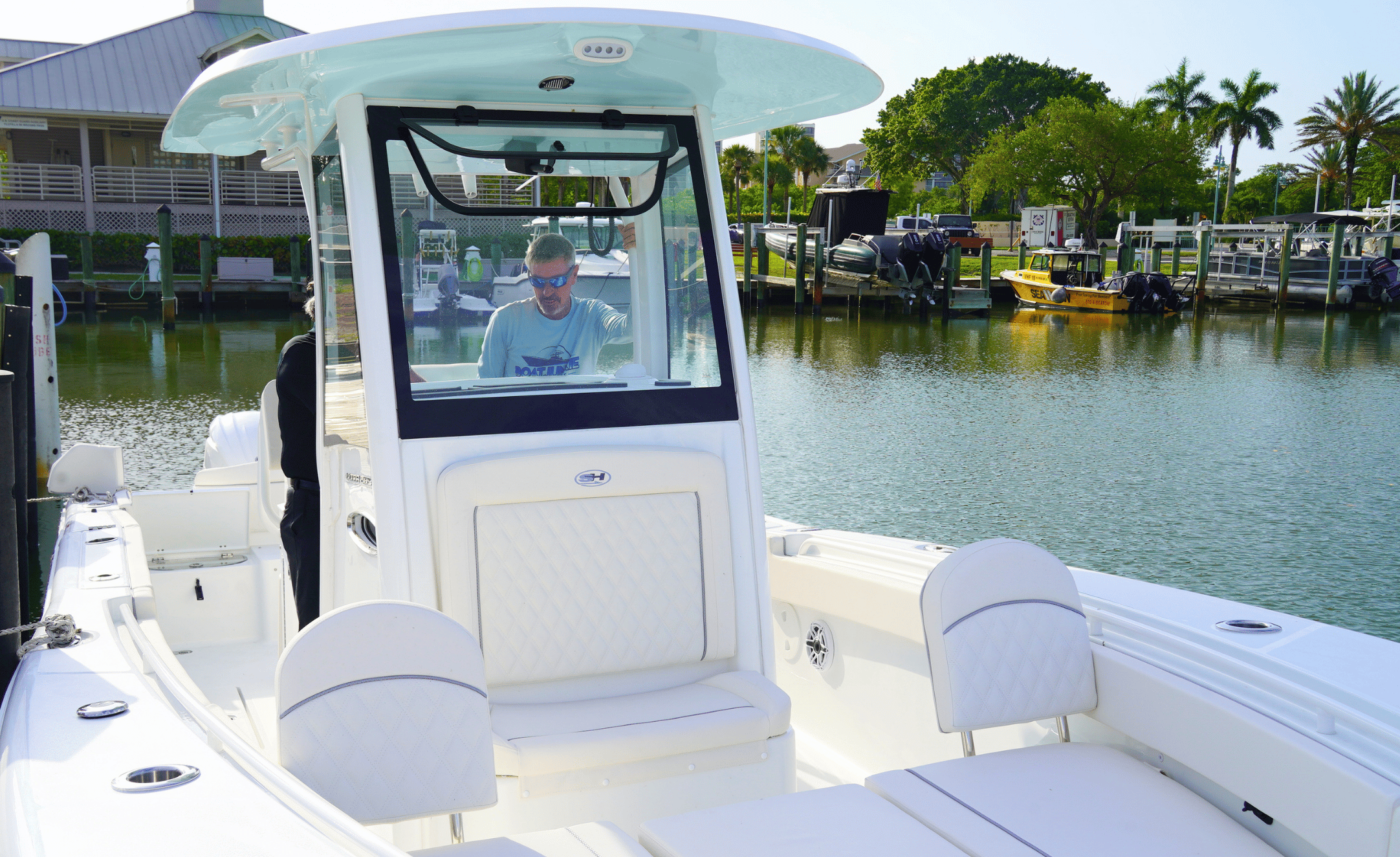 2027 SEA HUNT ULTRA 265SE - Image 24