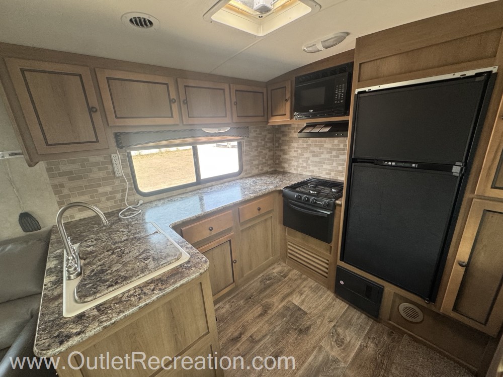 2015 Cruiser RV Shadow Cruiser S-288RKS - Image 11