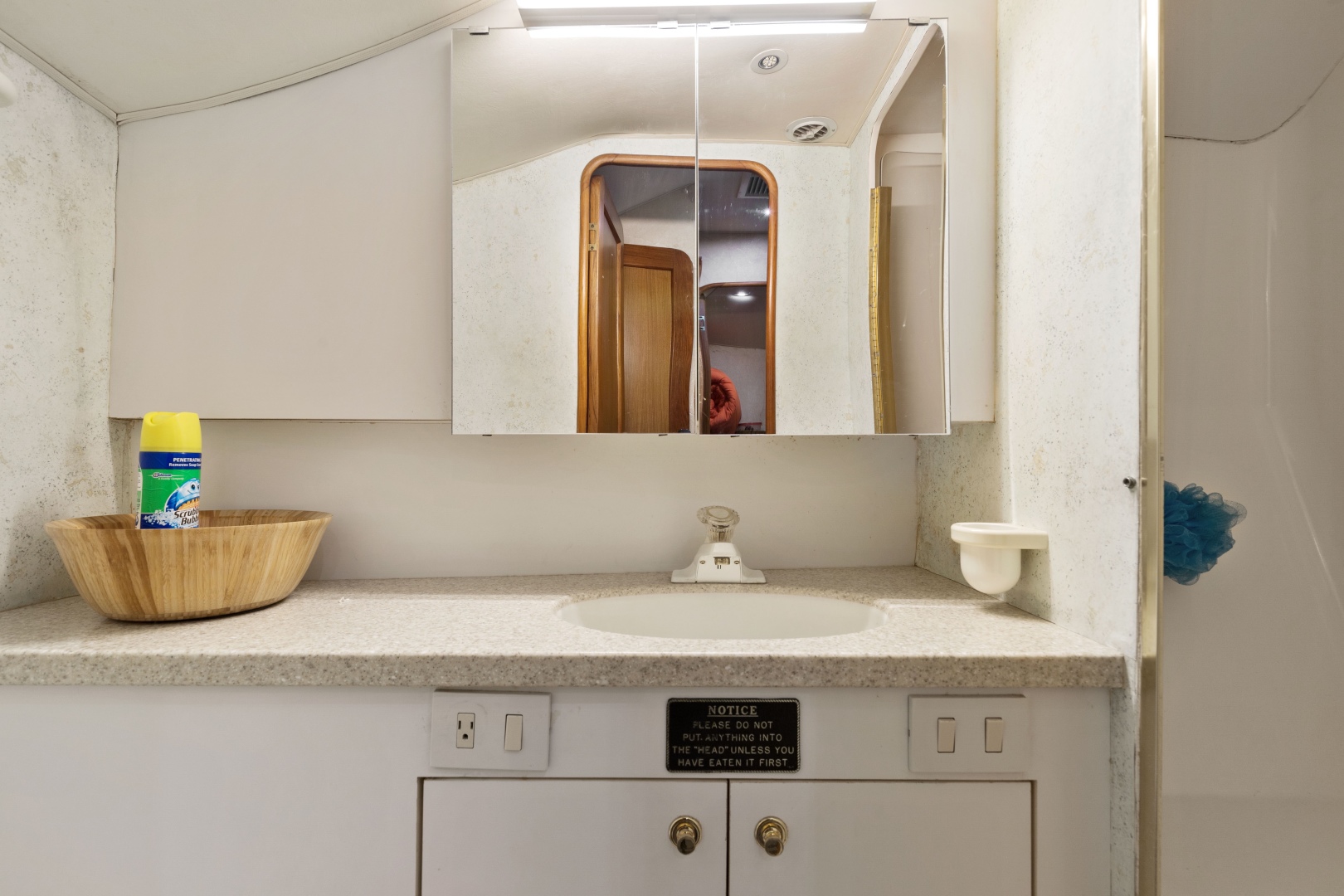 2001 Ocean Yachts 52 SS - Image 25