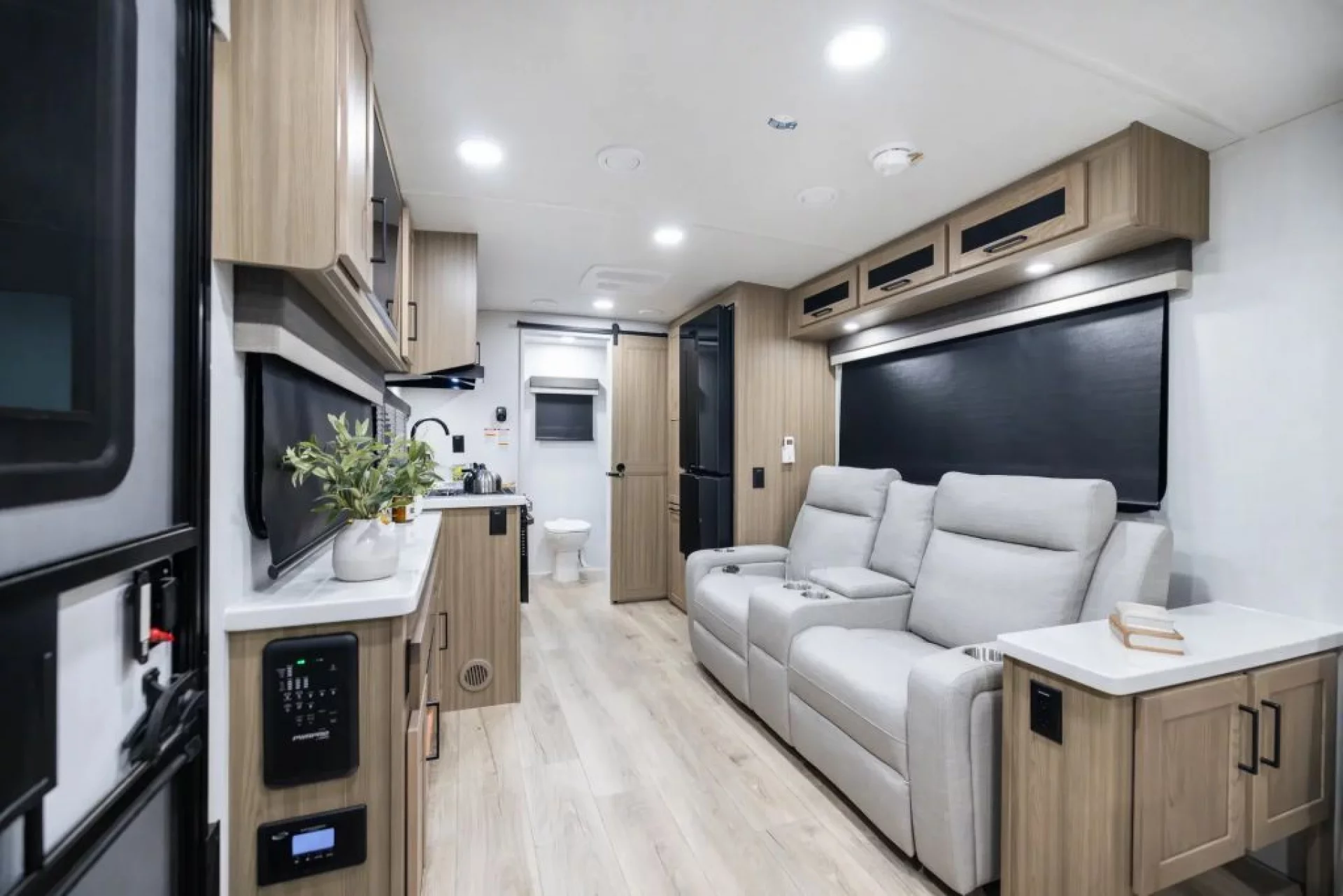 2027 FOREST RIVER ROCKWOOD MINI LITE 2524FBT - Image 12
