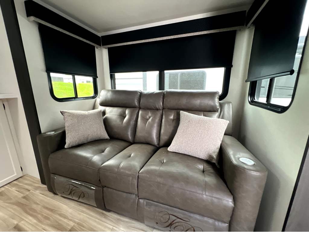 2027 VENTURE RV SPORTTREK 336VRK - Image 8