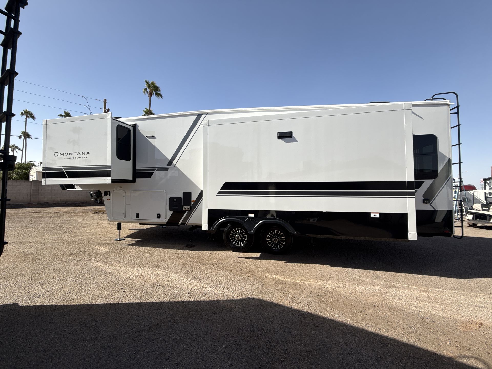 2027 Keystone Montana High Country 290RL - Image 4