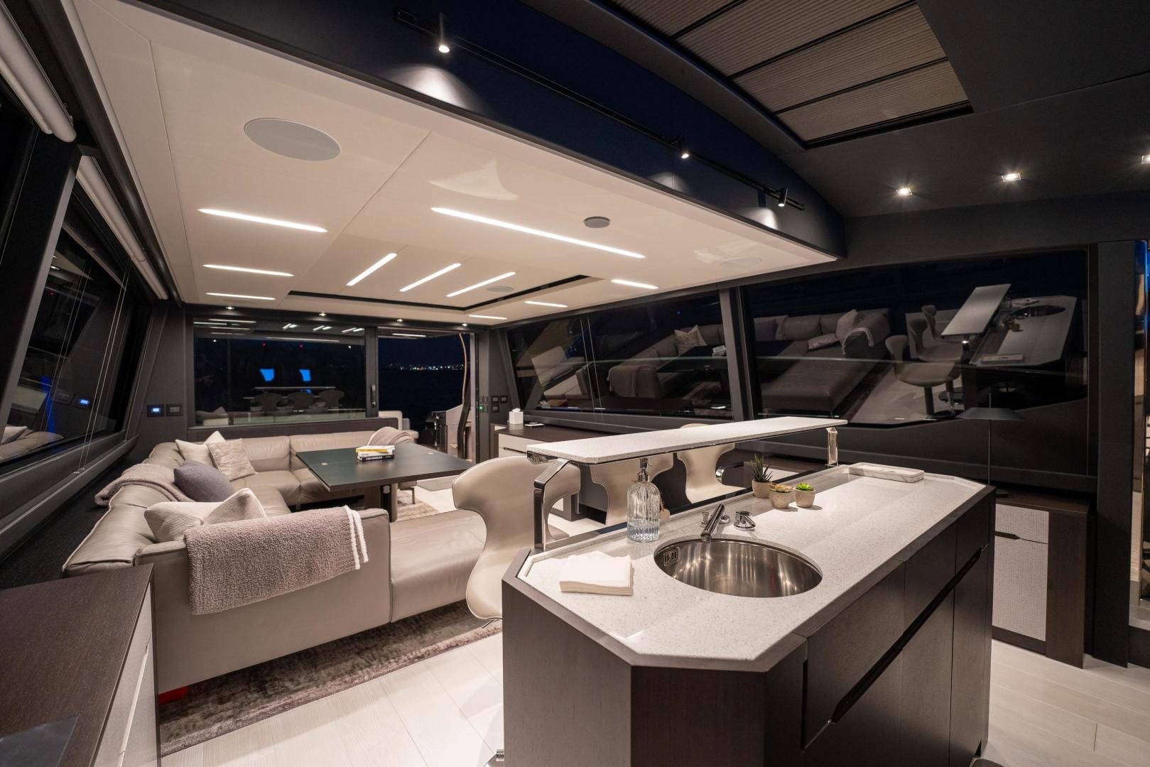 2021 Pershing 8X - Image 12