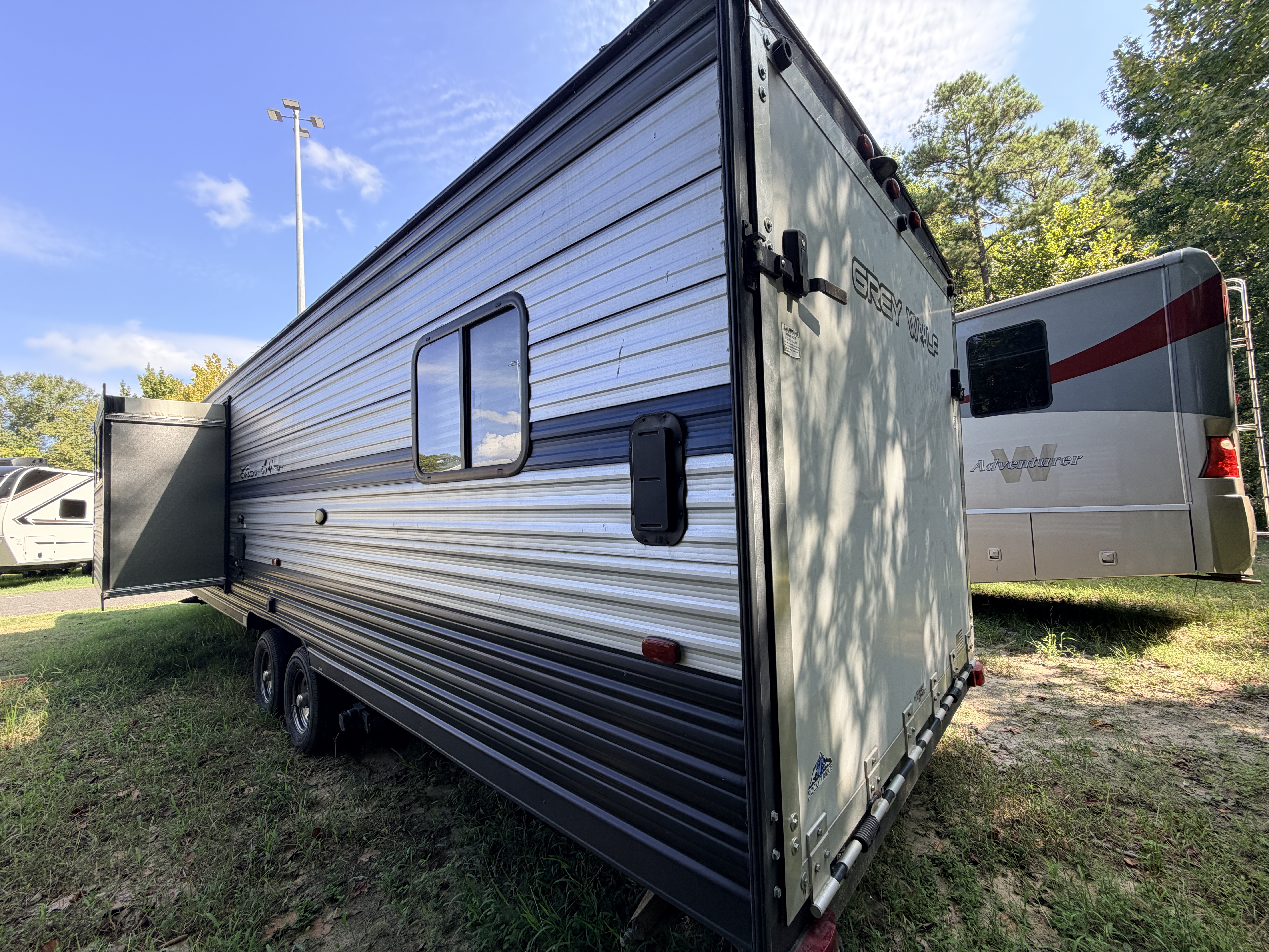 2020 Forest River Cherokee Grey Wolf 27RR - Image 5