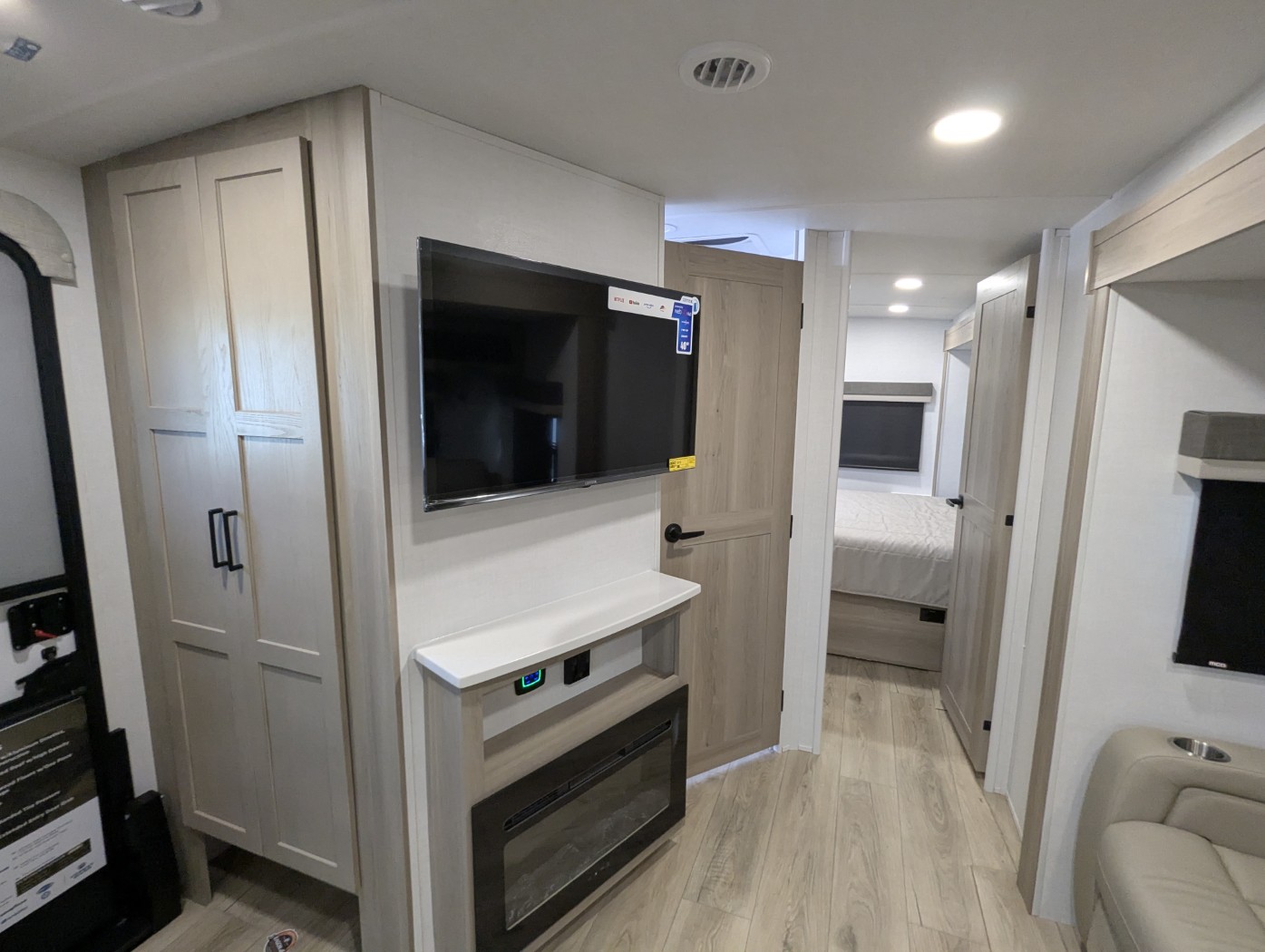 2026 Forest River Rockwood Ultra Lite 2608BS - Image 11