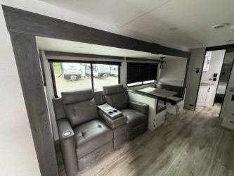 2027 VENTURE RV SIENNA 311VDB - Image 10