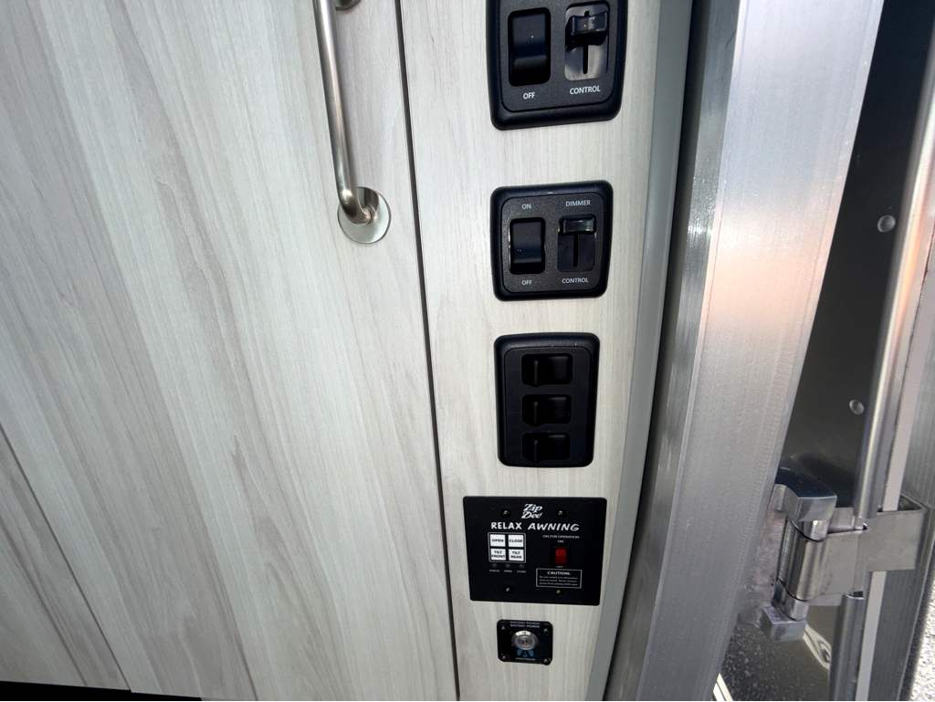 2026 AIRSTREAM INTERNATIONAL 27FBT - Image 31