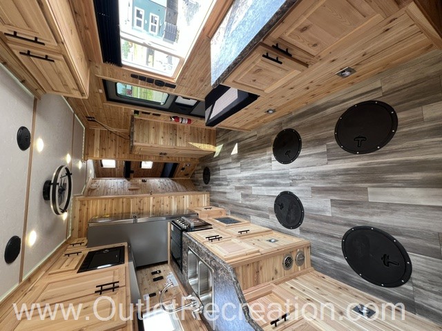 2027 ICE CASTLE RV EXTREME 8X26 - Image 6