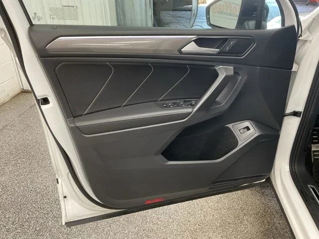 2022 Volkswagen Tiguan Utility 4D SE R-Line Black 2WD - Image 11