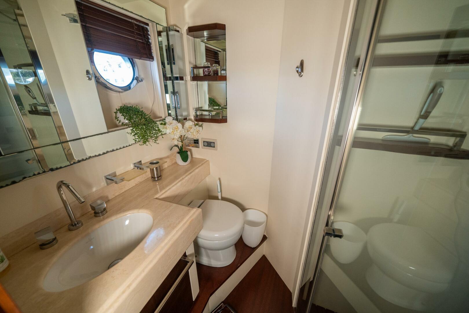 2010 Azimut 75 Fly - Image 44