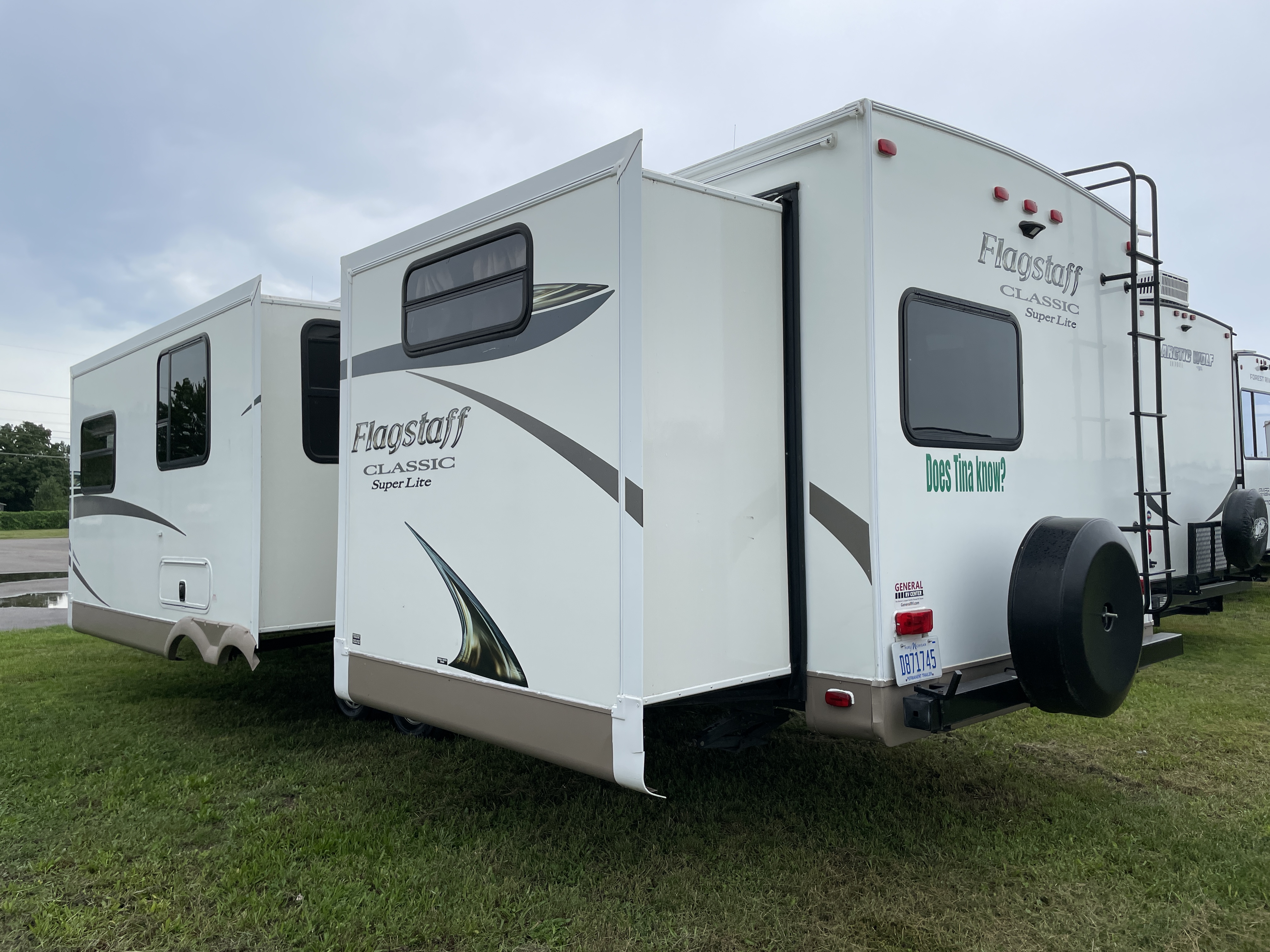2016 Forest River Flagstaff Classic Super Lite 831BHDS - Image 5