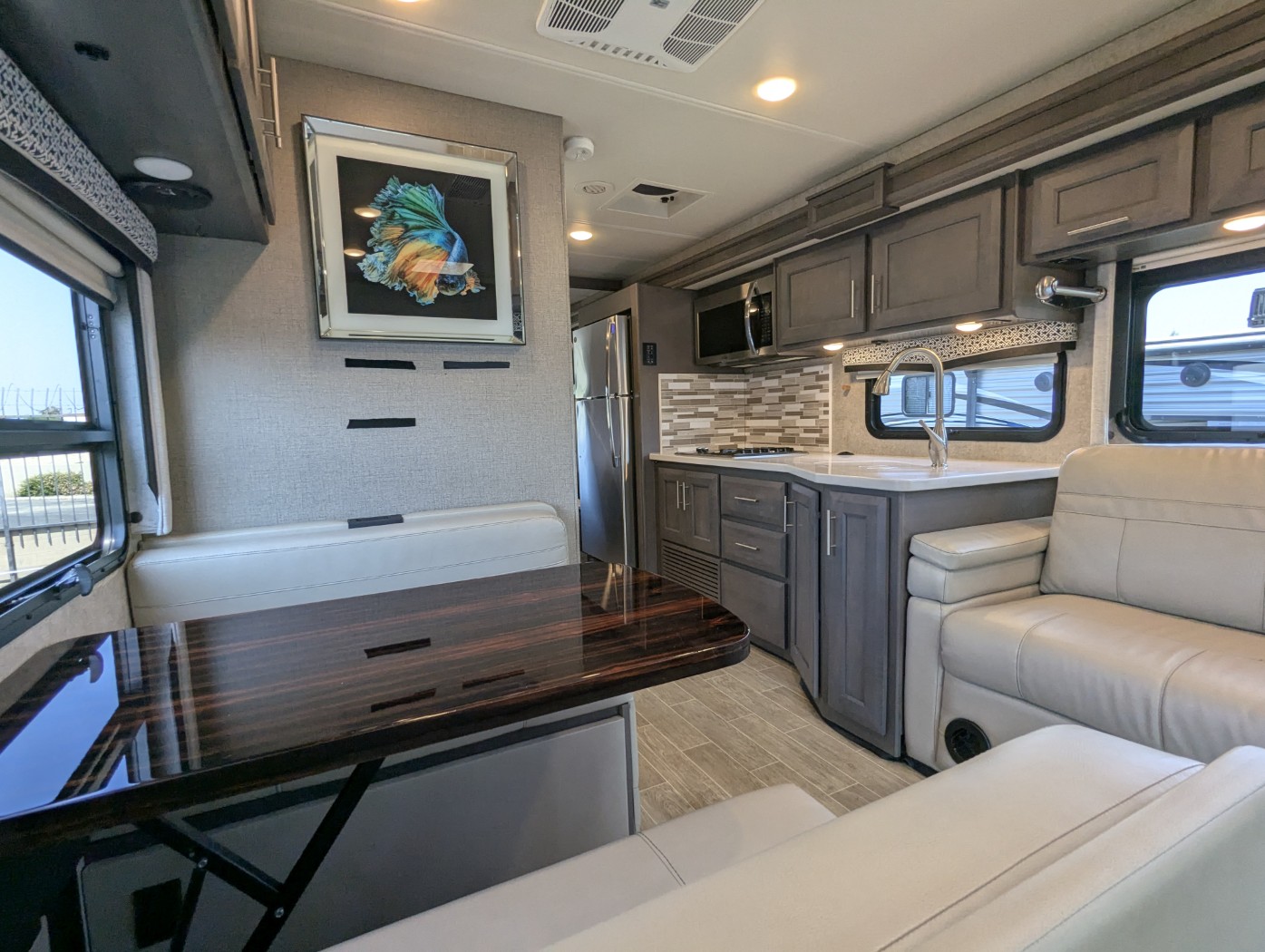 2021 Thor Motor Coach Omni SV34 - 4X4 - Image 9