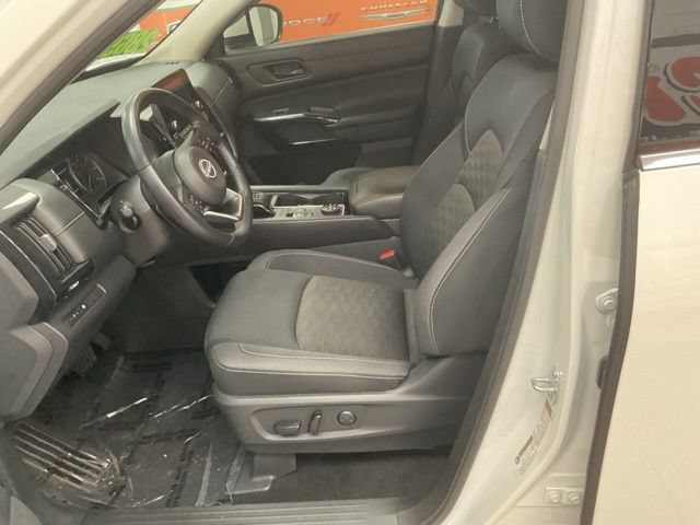 2024 Nissan Pathfinder Utility 4D SV 4WD - Image 16