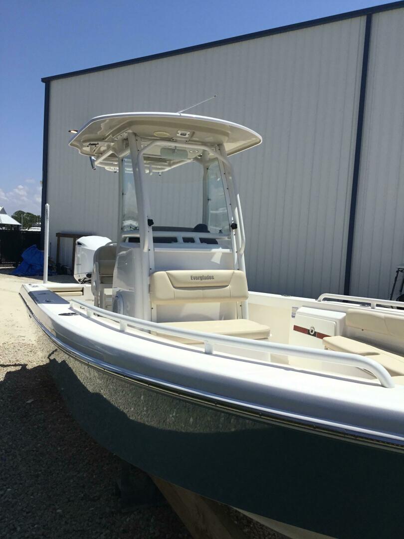 2016 Everglades 243CC - Image 5