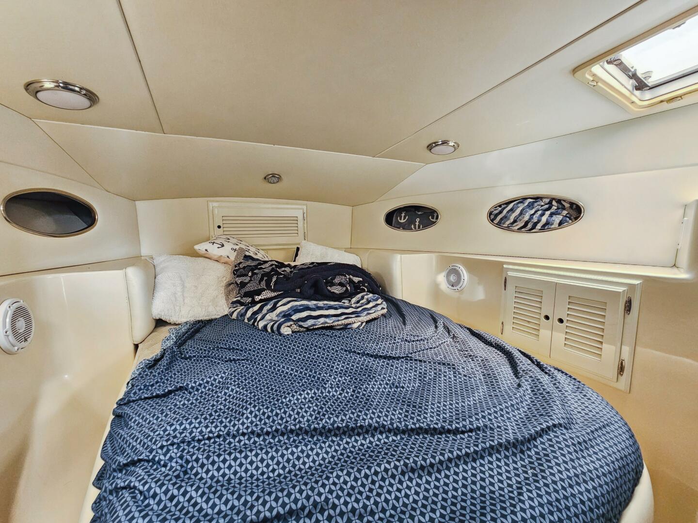 2001 Mediterranean 38 Convertible - Image 23